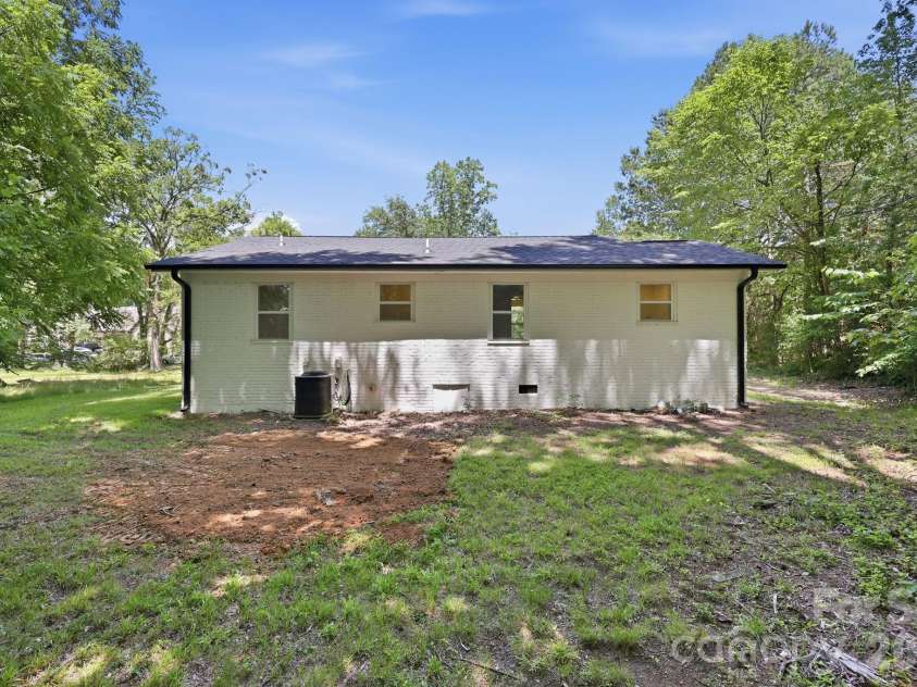 918 Breezewood Drive, Charlotte, NC 28262.  MLS# CAR4390629, YatesRealty ID 30445. 