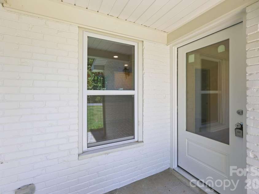 922 Breezewood Drive, Charlotte, NC 28262.  MLS# CAR4390629, YatesRealty ID 30445. 