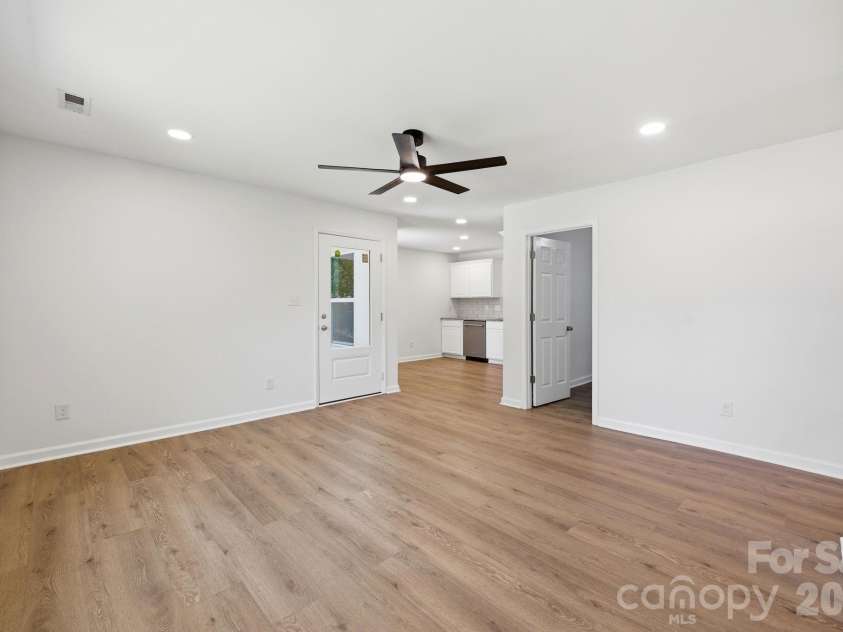 922 Breezewood Drive, Charlotte, NC 28262.  MLS# CAR4390629, YatesRealty ID 30445. 