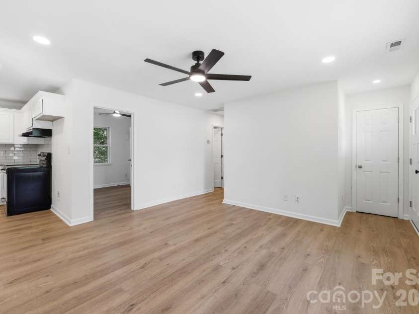 922 Breezewood Drive, Charlotte, NC 28262.  MLS# CAR4390629, YatesRealty ID 30445. 