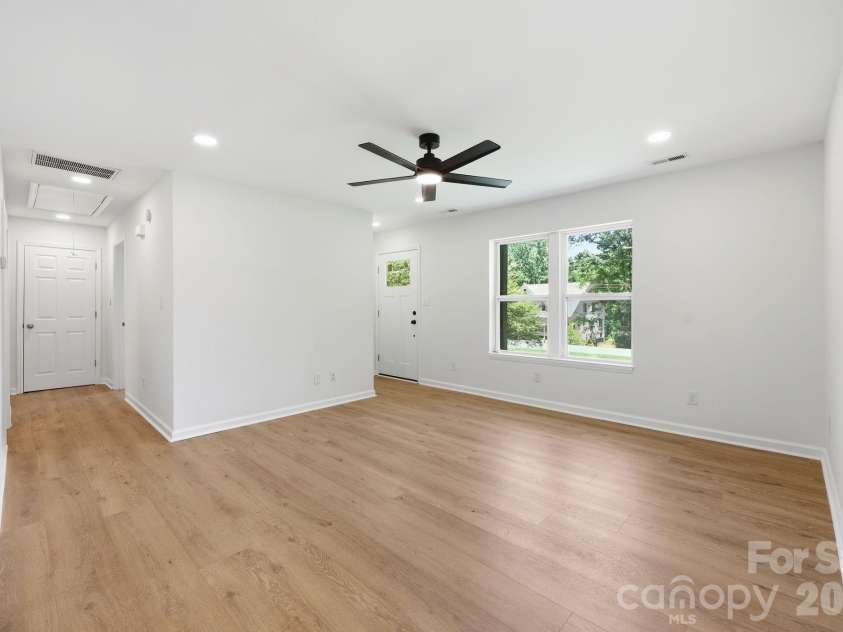 922 Breezewood Drive, Charlotte, NC 28262.  MLS# CAR4390629, YatesRealty ID 30445. 