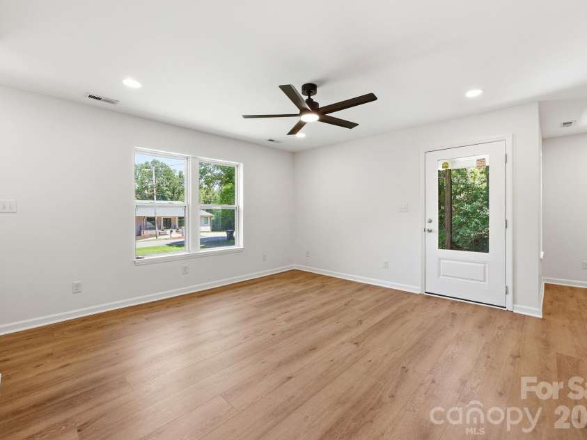 922 Breezewood Drive, Charlotte, NC 28262.  MLS# CAR4390629, YatesRealty ID 30445. 