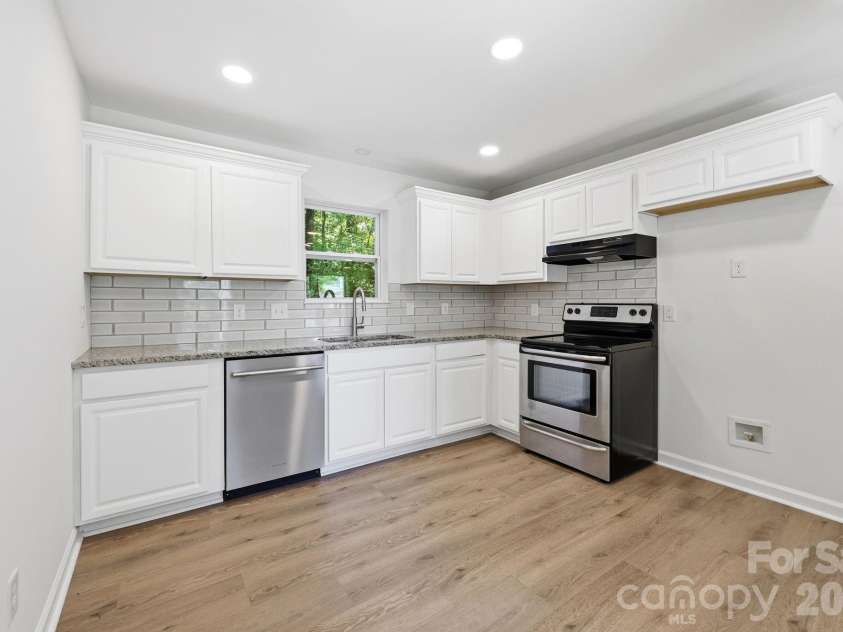 922 Breezewood Drive, Charlotte, NC 28262.  MLS# CAR4390629, YatesRealty ID 30445. 