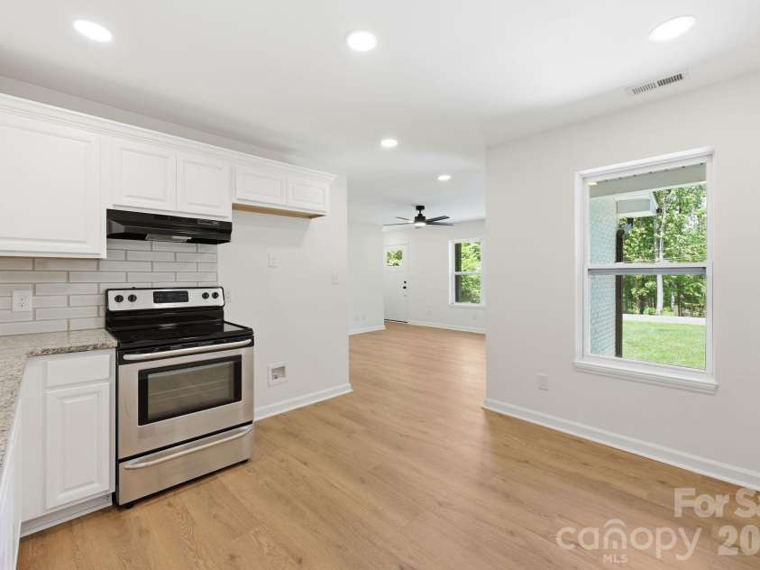 922 Breezewood Drive, Charlotte, NC 28262.  MLS# CAR4390629, YatesRealty ID 30445. 