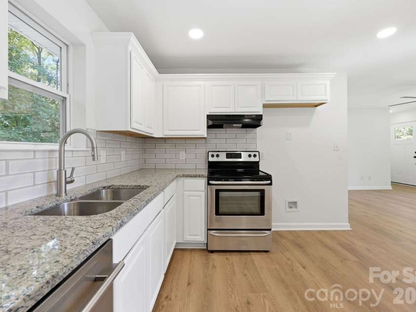 922 Breezewood Drive, Charlotte, NC 28262.  MLS# CAR4390629, YatesRealty ID 30445. 