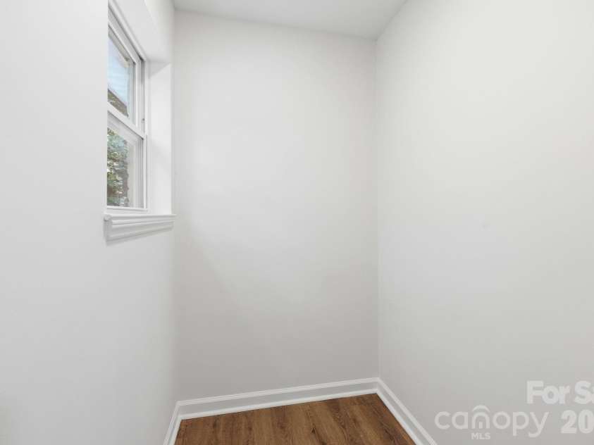 922 Breezewood Drive, Charlotte, NC 28262.  MLS# CAR4390629, YatesRealty ID 30445. 