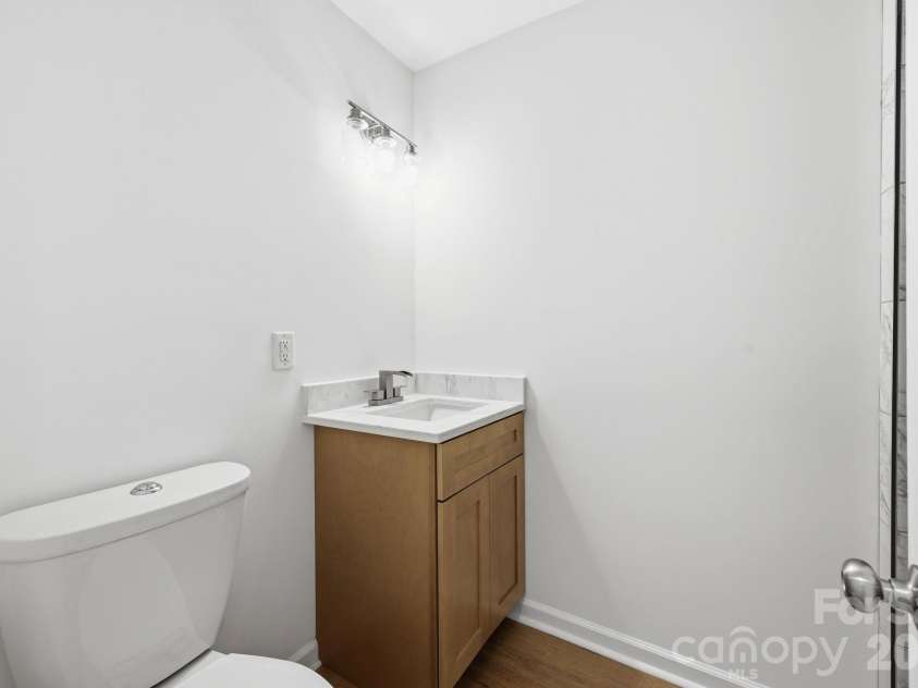 922 Breezewood Drive, Charlotte, NC 28262.  MLS# CAR4390629, YatesRealty ID 30445. 
