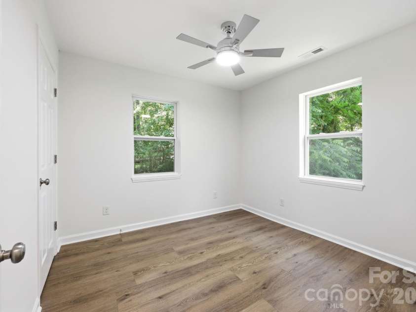 922 Breezewood Drive, Charlotte, NC 28262.  MLS# CAR4390629, YatesRealty ID 30445. 