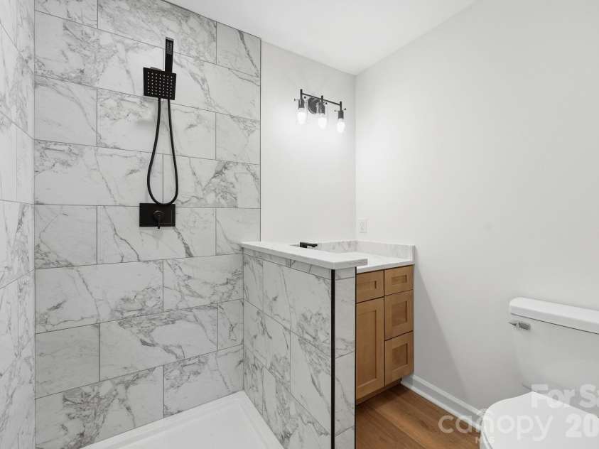 922 Breezewood Drive, Charlotte, NC 28262.  MLS# CAR4390629, YatesRealty ID 30445. 