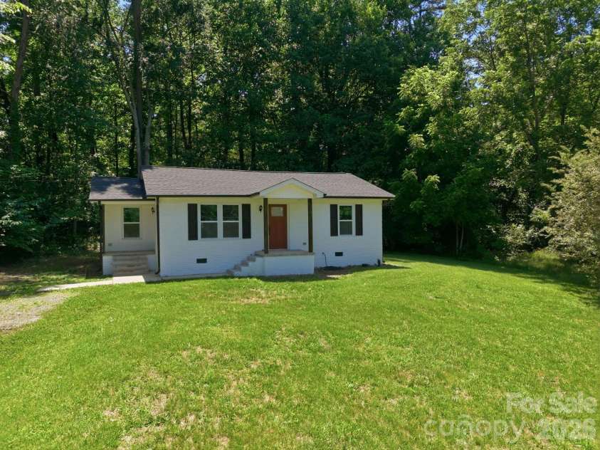 922 Breezewood Drive, Charlotte, NC 28262.  MLS# CAR4390629, YatesRealty ID 30445. 