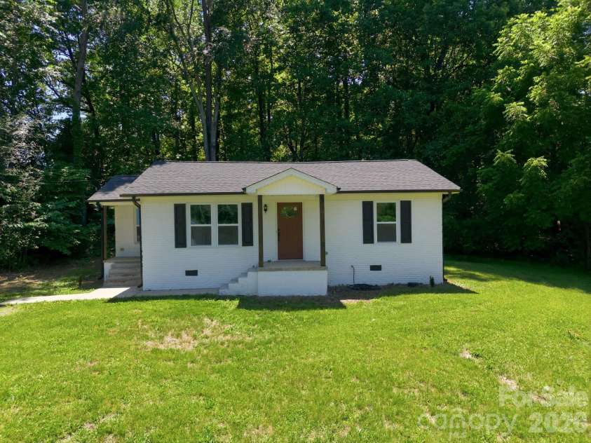 922 Breezewood Drive, Charlotte, NC 28262.  MLS# CAR4390629, YatesRealty ID 30445. 