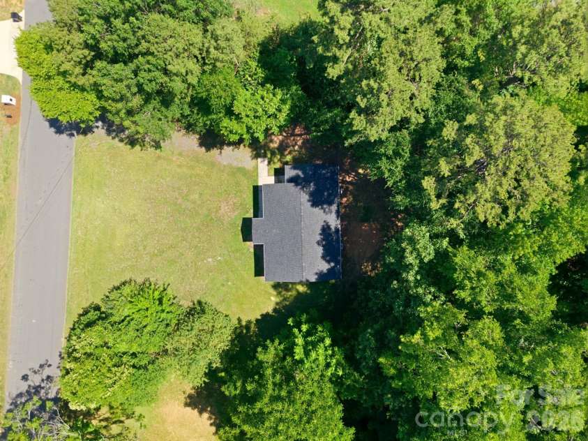922 Breezewood Drive, Charlotte, NC 28262.  MLS# CAR4390629, YatesRealty ID 30445. 