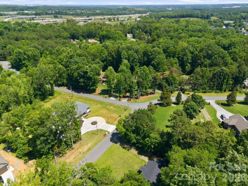 922 Breezewood Drive, Charlotte, NC 28262.  MLS# CAR4390629, YatesRealty ID 30445. 