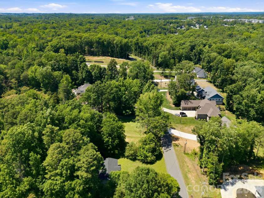 922 Breezewood Drive, Charlotte, NC 28262.  MLS# CAR4390629, YatesRealty ID 30445. 
