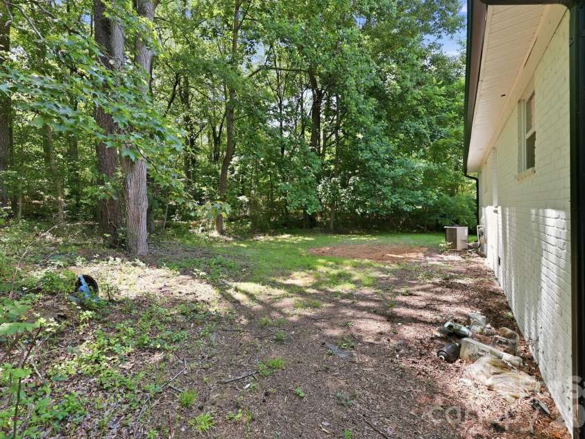 922 Breezewood Drive, Charlotte, NC 28262.  MLS# CAR4390629, YatesRealty ID 30445. 