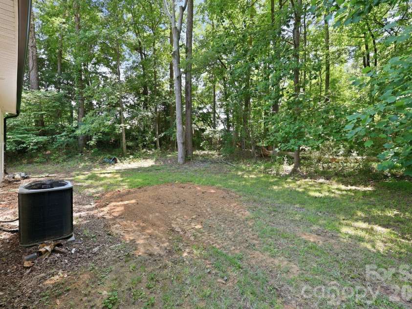 922 Breezewood Drive, Charlotte, NC 28262.  MLS# CAR4390629, YatesRealty ID 30445. 