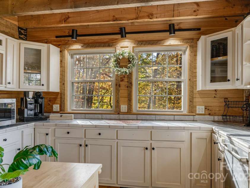 185 Blossom Ridge, Leicester, NC 28748.  MLS# CAR4287858, YatesRealty ID 30447. 