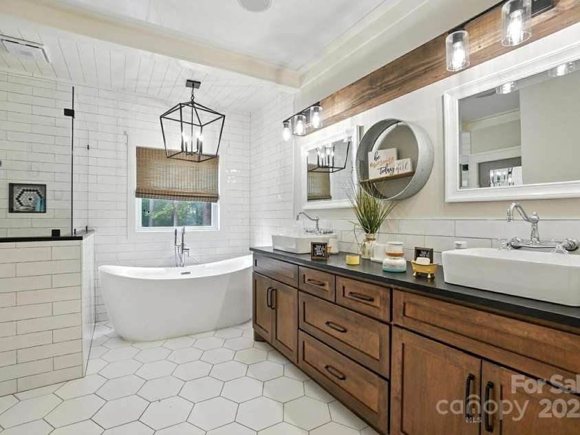 9034 Wingpoint Drive, Belmont, NC 28012.  MLS# CAR4286179, YatesRealty ID 30448. 