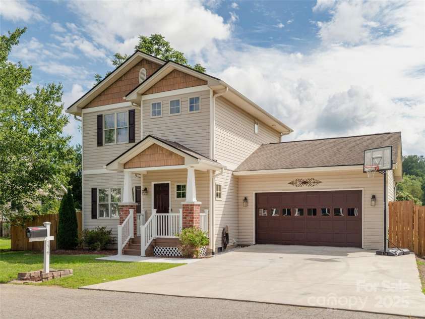 174 Springfield Meadow Drive, Etowah, NC 28729.  MLS# CAR4286217, YatesRealty ID 30450. 