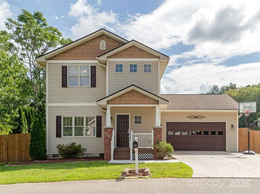 174 Springfield Meadow Drive, Etowah, NC 28729.  MLS# CAR4286217, YatesRealty ID 30450. 