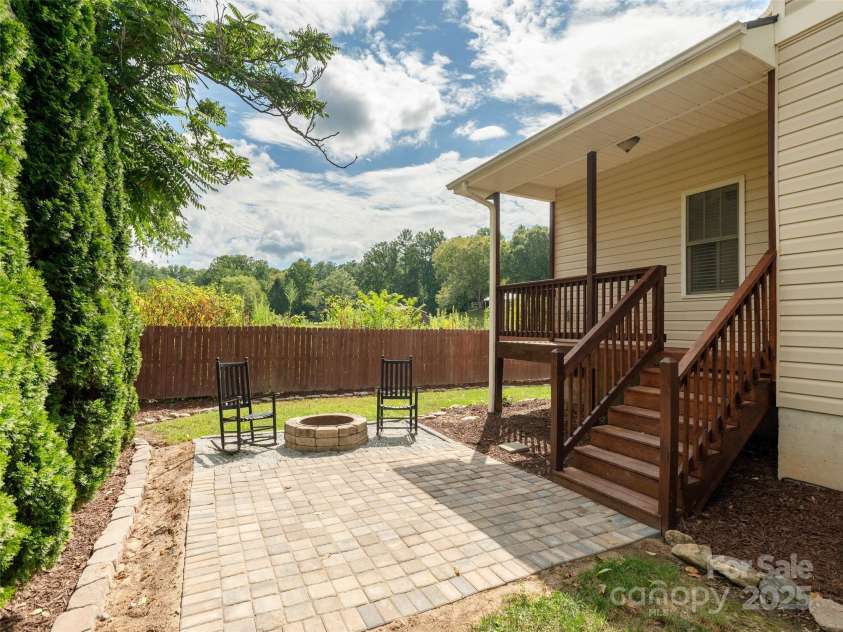 174 Springfield Meadow Drive, Etowah, NC 28729.  MLS# CAR4286217, YatesRealty ID 30450. 