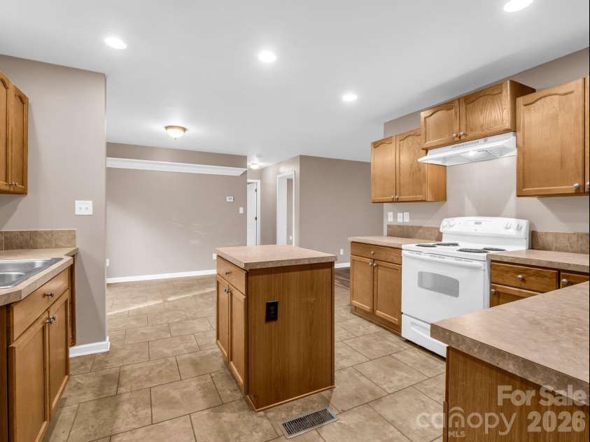 663 Landrum Road, Columbus, NC 28722.  MLS# CAR4315052, YatesRealty ID 30450. 