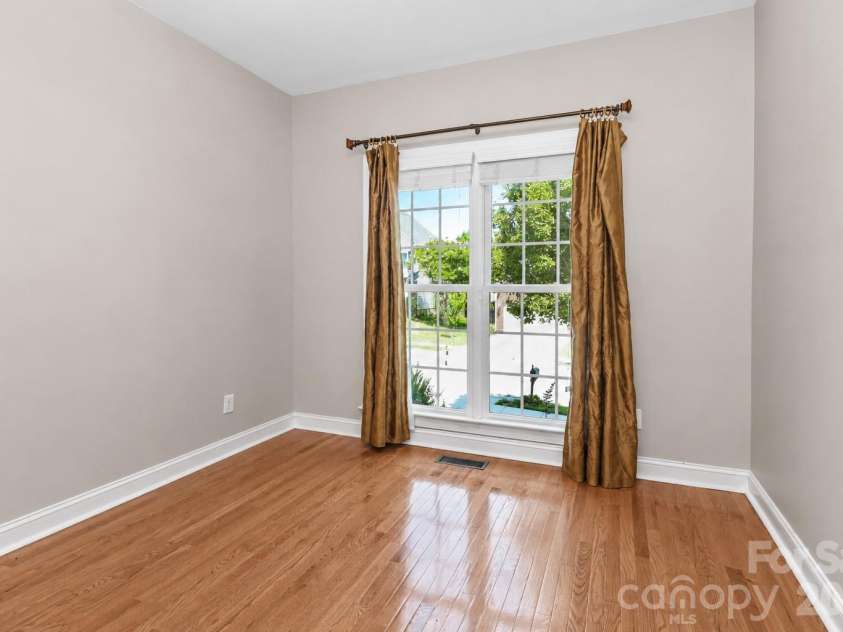 9933 Nicole Lane, Charlotte, NC 28269.  MLS# CAR4391577, YatesRealty ID 30451. 