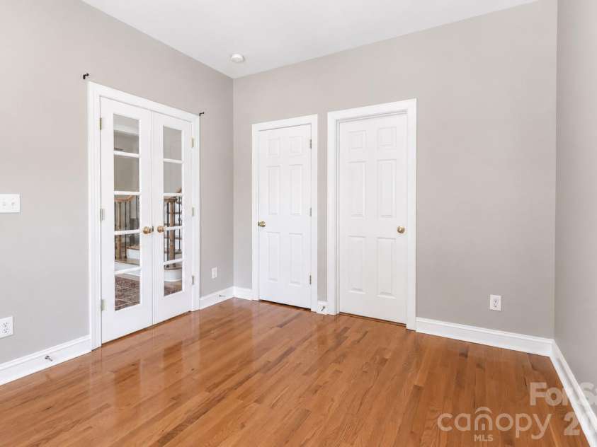 9933 Nicole Lane, Charlotte, NC 28269.  MLS# CAR4391577, YatesRealty ID 30451. 