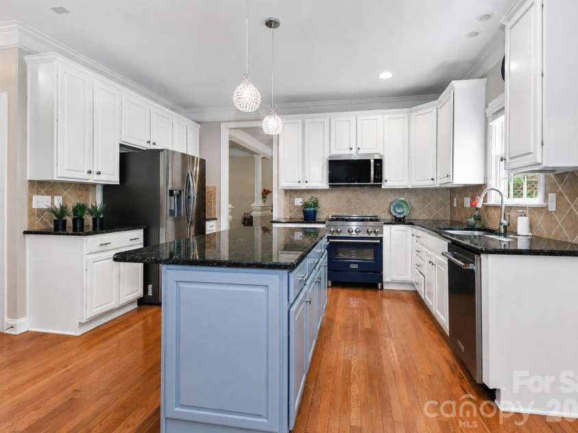 9933 Nicole Lane, Charlotte, NC 28269.  MLS# CAR4391577, YatesRealty ID 30451. 