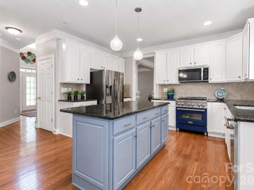 9933 Nicole Lane, Charlotte, NC 28269.  MLS# CAR4391577, YatesRealty ID 30451. 