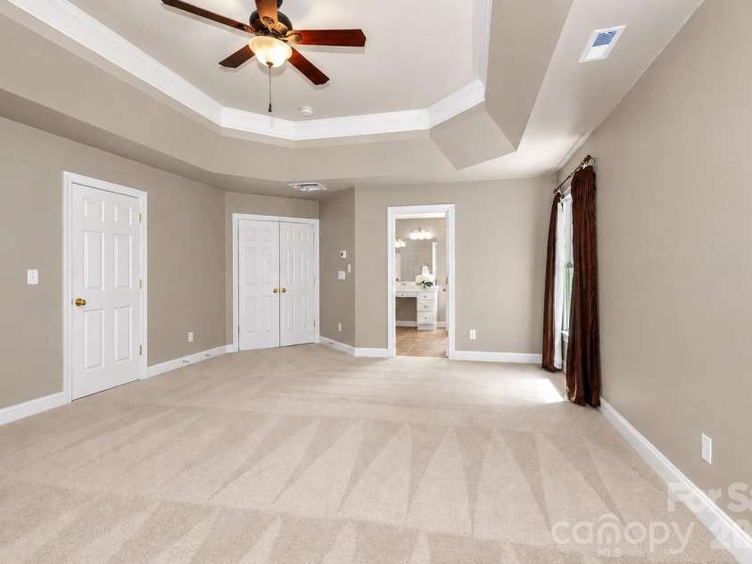 9933 Nicole Lane, Charlotte, NC 28269.  MLS# CAR4391577, YatesRealty ID 30451. 