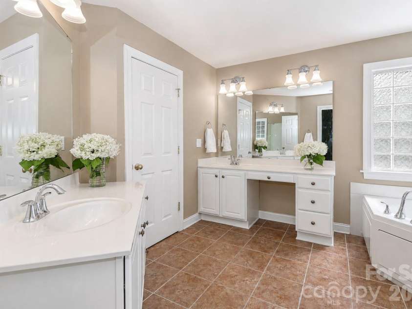 9933 Nicole Lane, Charlotte, NC 28269.  MLS# CAR4391577, YatesRealty ID 30451. 