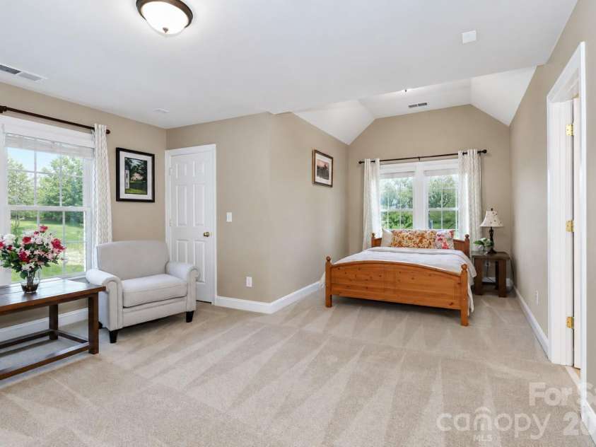 9933 Nicole Lane, Charlotte, NC 28269.  MLS# CAR4391577, YatesRealty ID 30451. 