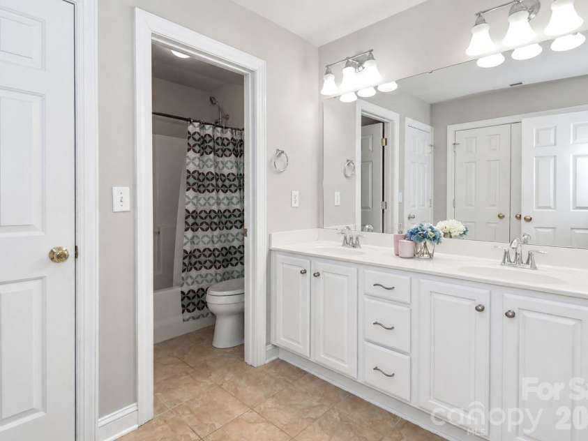 9933 Nicole Lane, Charlotte, NC 28269.  MLS# CAR4391577, YatesRealty ID 30451. 