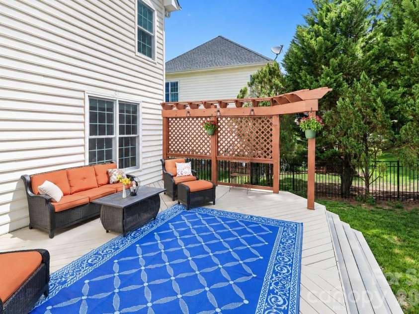 9933 Nicole Lane, Charlotte, NC 28269.  MLS# CAR4391577, YatesRealty ID 30451. 