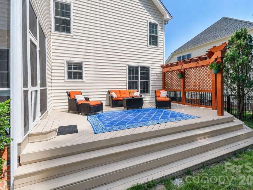 9933 Nicole Lane, Charlotte, NC 28269.  MLS# CAR4391577, YatesRealty ID 30451. 