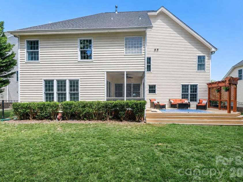 9933 Nicole Lane, Charlotte, NC 28269.  MLS# CAR4391577, YatesRealty ID 30451. 