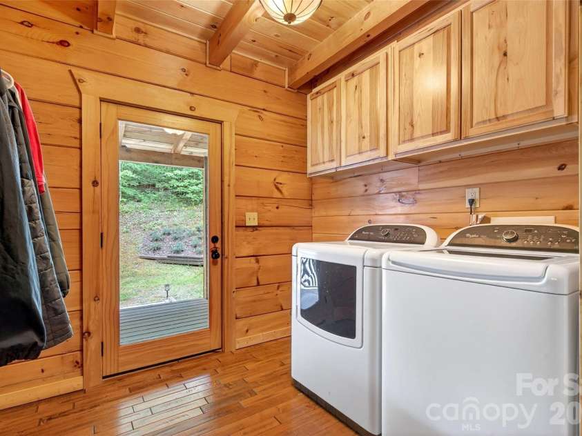 34 Waterfall Drive, Marion, NC 28752.  MLS# CAR4381910, YatesRealty ID 30452. Mud room and laundry area