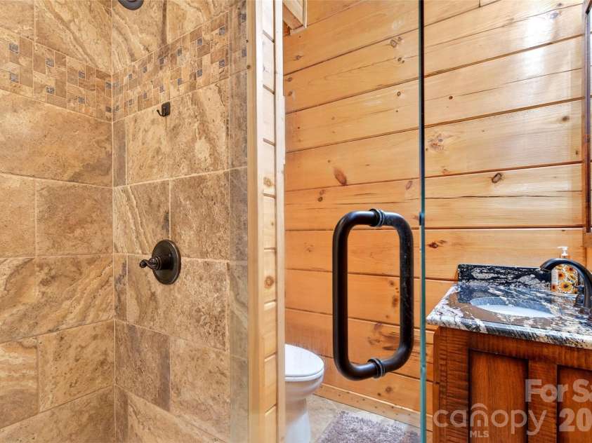 34 Waterfall Drive, Marion, NC 28752.  MLS# CAR4381910, YatesRealty ID 30452. Second bathroom