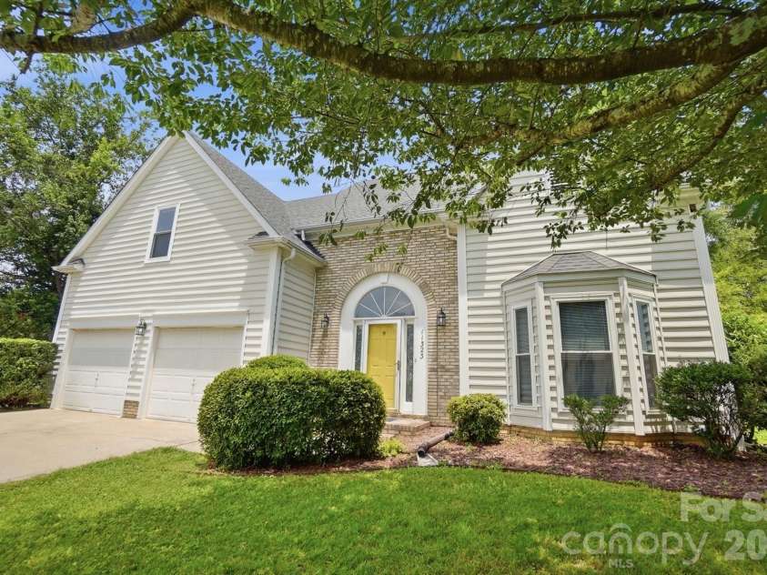 11323 Laurel View Drive, Charlotte, NC 28273.  MLS# CAR4391309, YatesRealty ID 30453. 