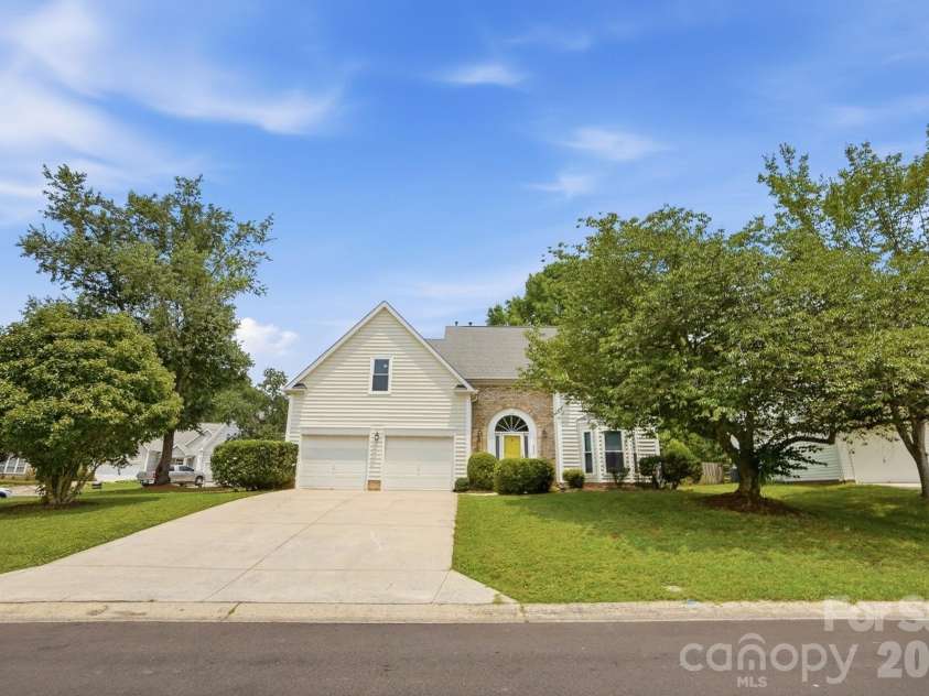 11323 Laurel View Drive, Charlotte, NC 28273.  MLS# CAR4391309, YatesRealty ID 30453. 