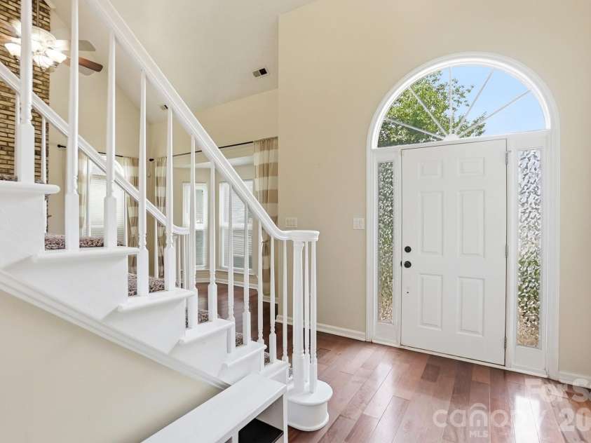 11323 Laurel View Drive, Charlotte, NC 28273.  MLS# CAR4391309, YatesRealty ID 30453. 