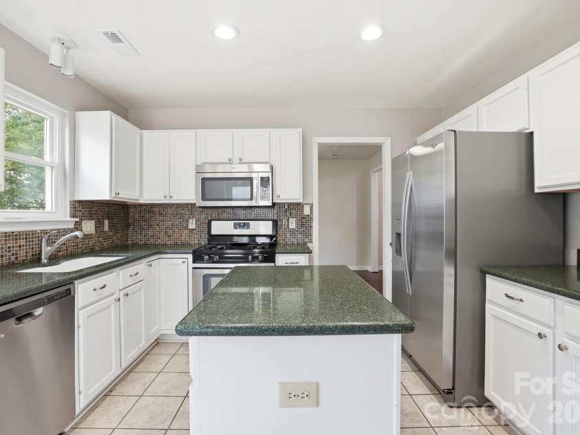 11323 Laurel View Drive, Charlotte, NC 28273.  MLS# CAR4391309, YatesRealty ID 30453. 