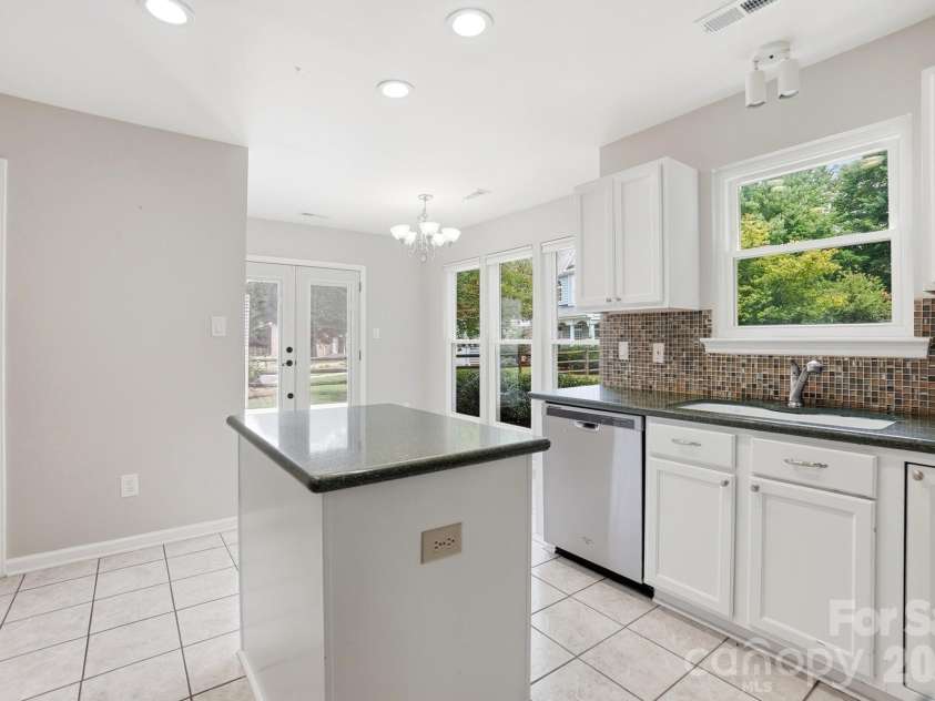 11323 Laurel View Drive, Charlotte, NC 28273.  MLS# CAR4391309, YatesRealty ID 30453. 