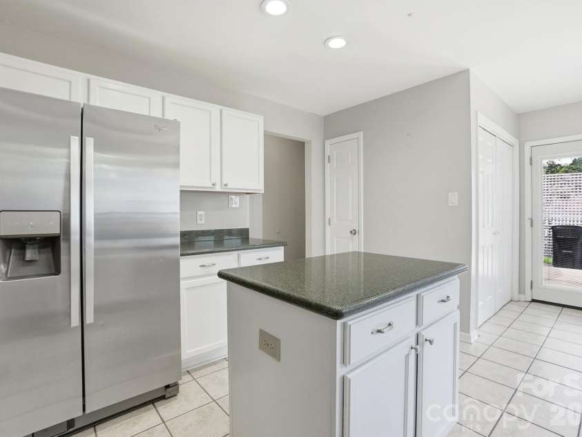 11323 Laurel View Drive, Charlotte, NC 28273.  MLS# CAR4391309, YatesRealty ID 30453. 