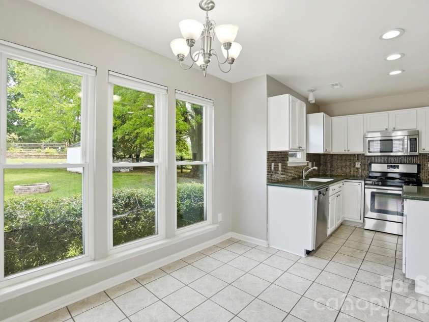 11323 Laurel View Drive, Charlotte, NC 28273.  MLS# CAR4391309, YatesRealty ID 30453. 