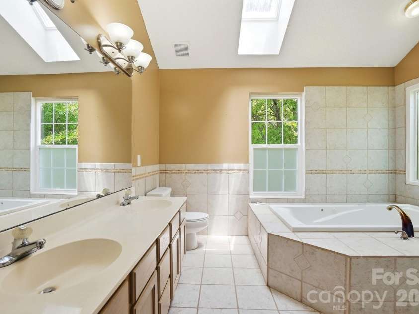 11323 Laurel View Drive, Charlotte, NC 28273.  MLS# CAR4391309, YatesRealty ID 30453. 