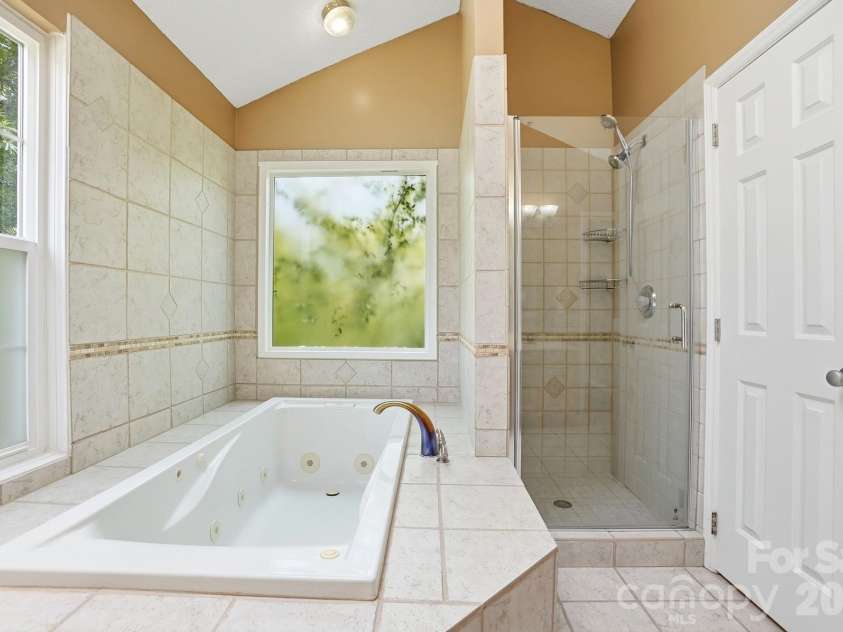 11323 Laurel View Drive, Charlotte, NC 28273.  MLS# CAR4391309, YatesRealty ID 30453. 
