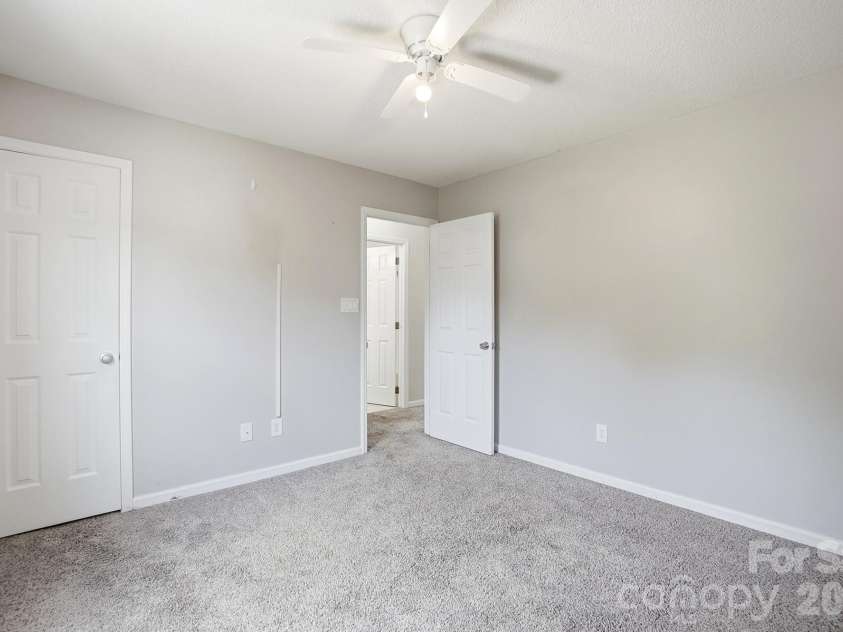 11323 Laurel View Drive, Charlotte, NC 28273.  MLS# CAR4391309, YatesRealty ID 30453. 
