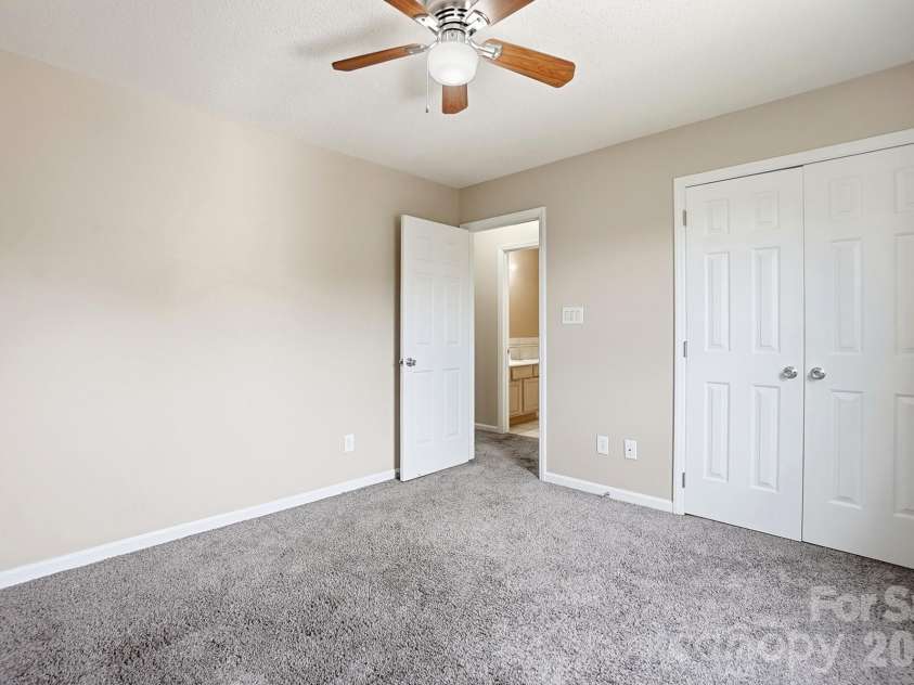 11323 Laurel View Drive, Charlotte, NC 28273.  MLS# CAR4391309, YatesRealty ID 30453. 